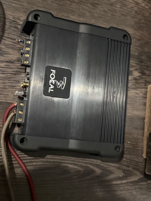 Vand linie audio Alpine, cu statie si boxe Focal