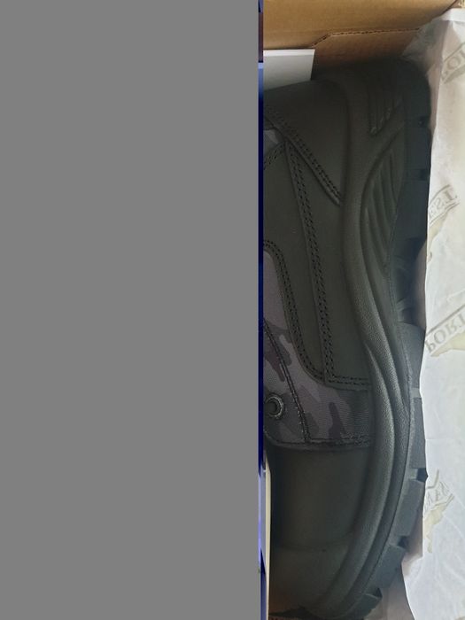 Продавам високи обувки