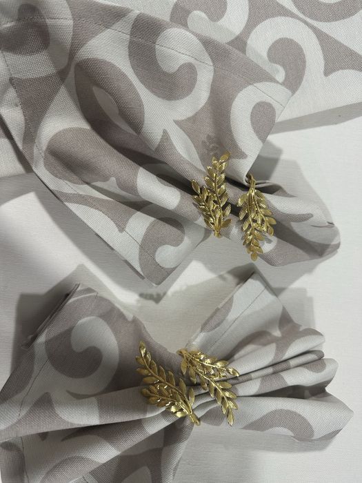 Сдается в аренду стол трансформер 2,3,4 метра с 10 стульями