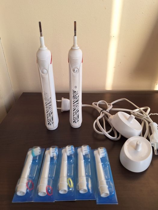 2 бр. Oral B teen електрическа четка, зарядно и глави за тях