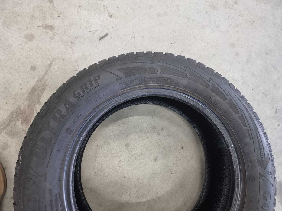4 Anvelope de IARNA 215.60.16 'Goodyear' ; stare buna