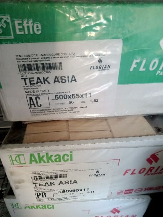 Vând parchet lemn TEAK