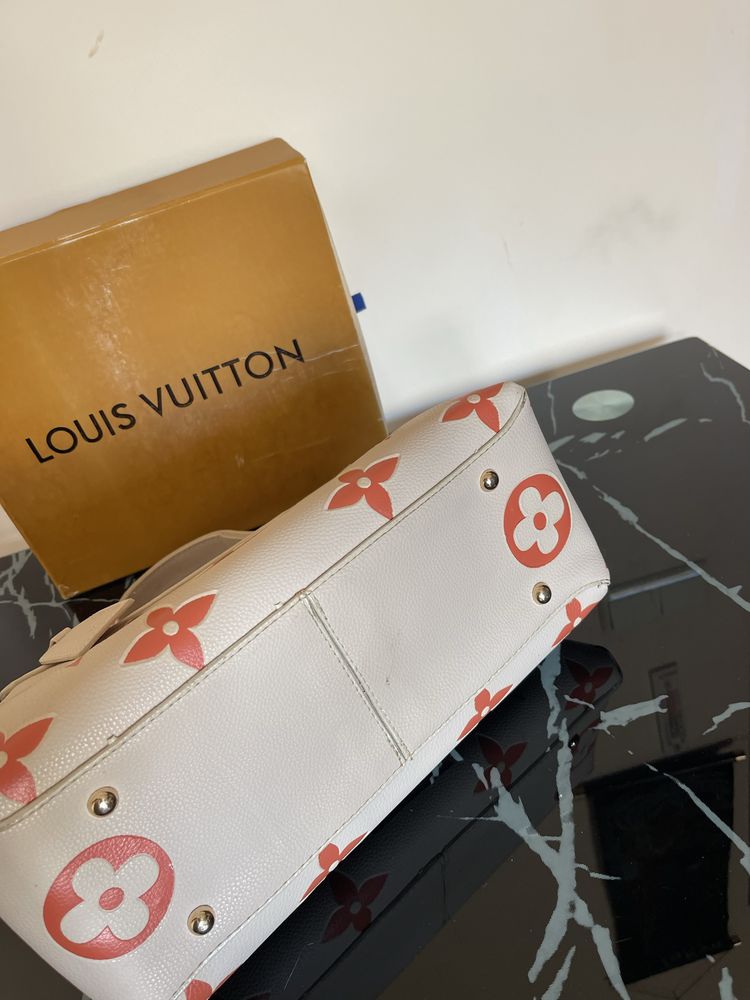 Дамска чанта Louis Vuitton беж