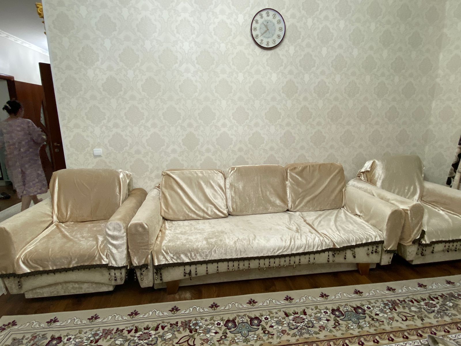 Продаётся диван в хорошем состоянии