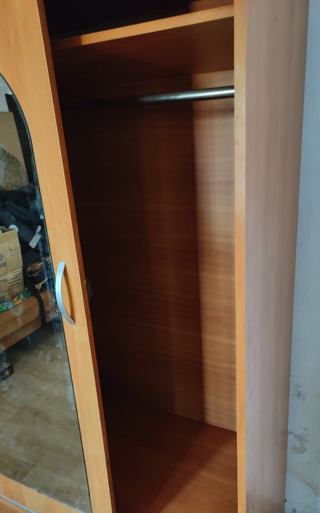 Шкаф купе с зеркалом