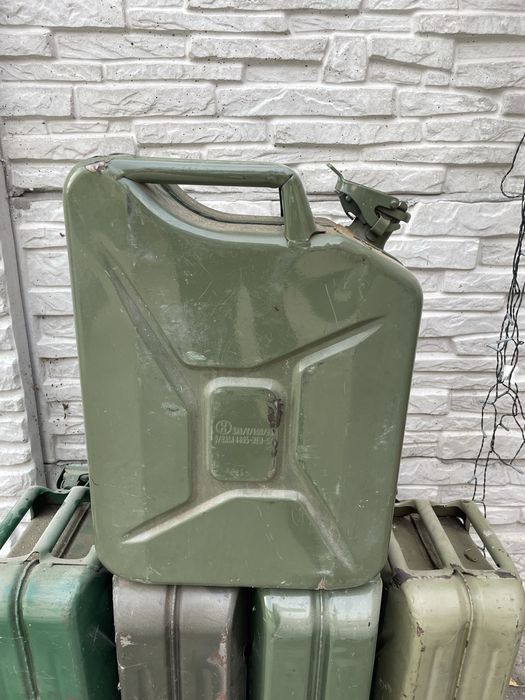 Canistre de vanzare 80ron bucata.