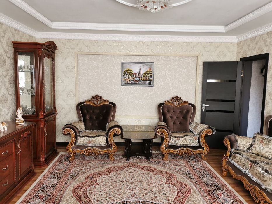 Продаю диван с креслами  в отличном состояние