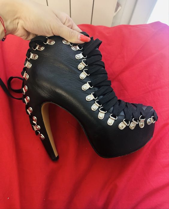 Боти с връзки правени по поръчка