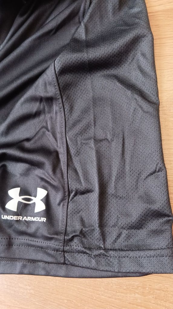 Къси панталони under armour