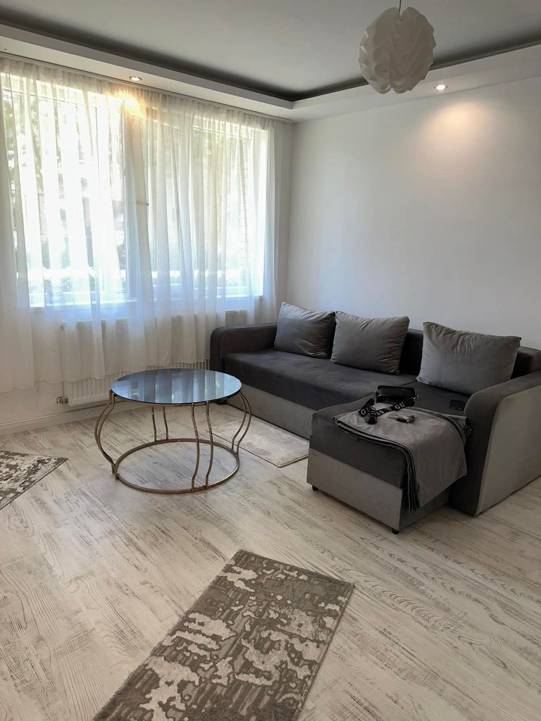Închiriez apartament