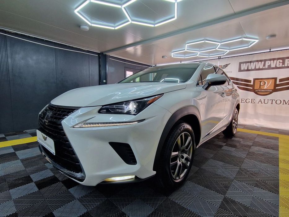 Lexus Seria NX 2494cm3• • • • • • •