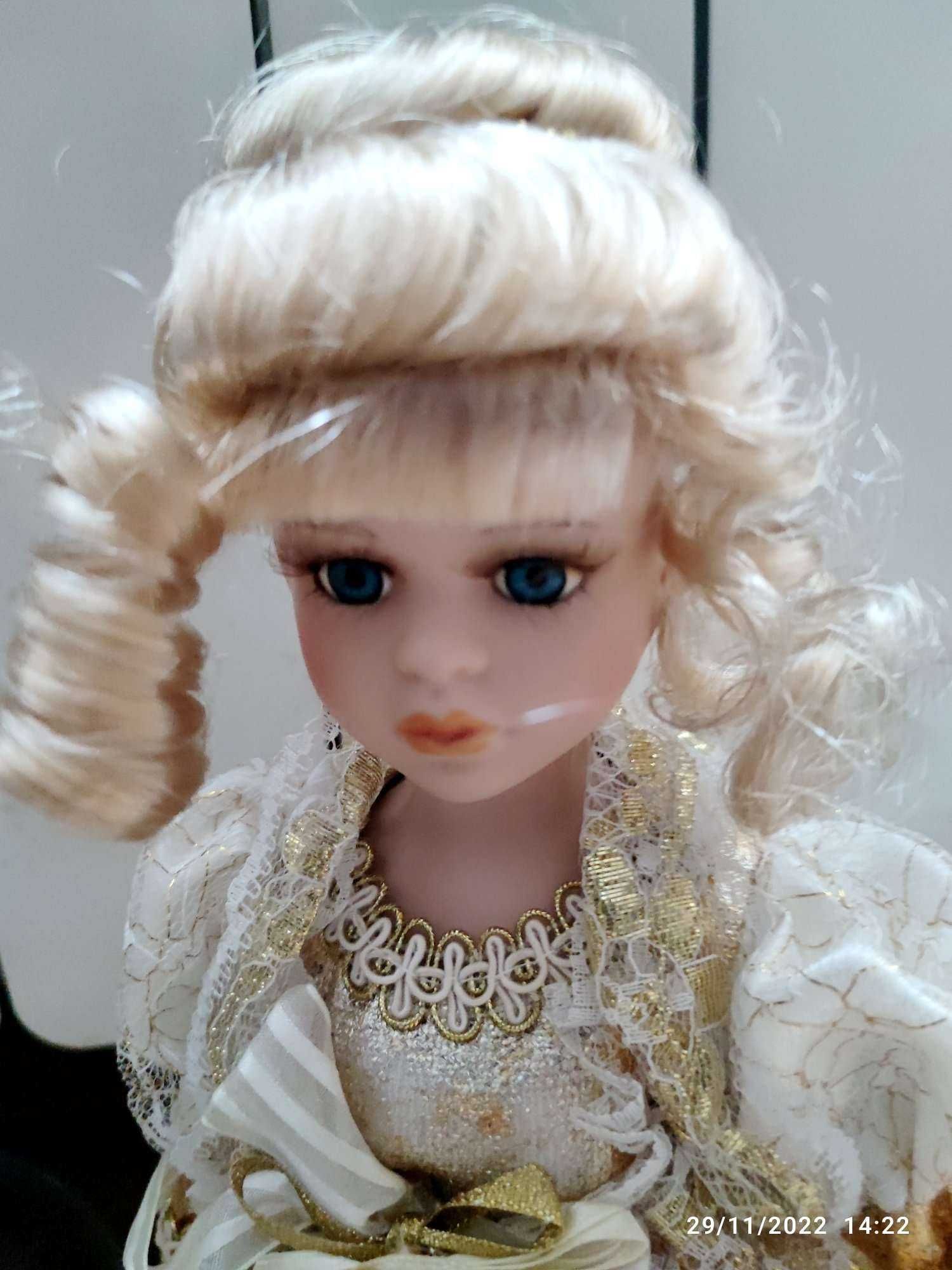 Порцеланова кукла На стойка от Франция