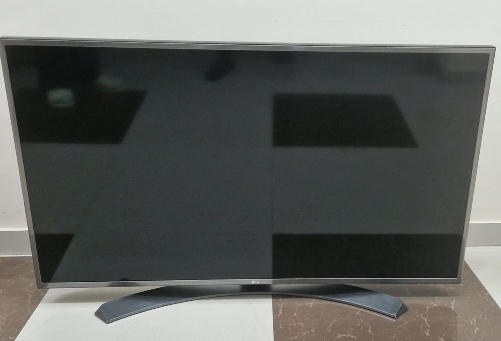 Vând TV  LG diagonală 127 cm