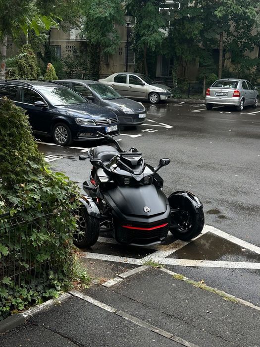 Can-Am Spyder 2024 impecabil