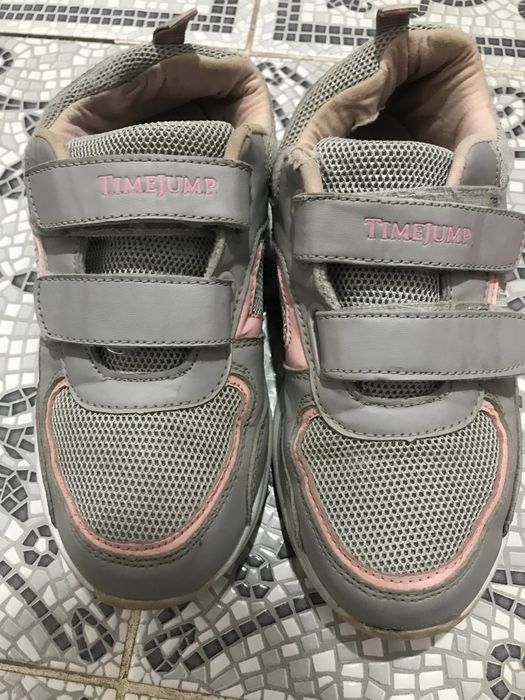 Продам, кроссовки для девочек