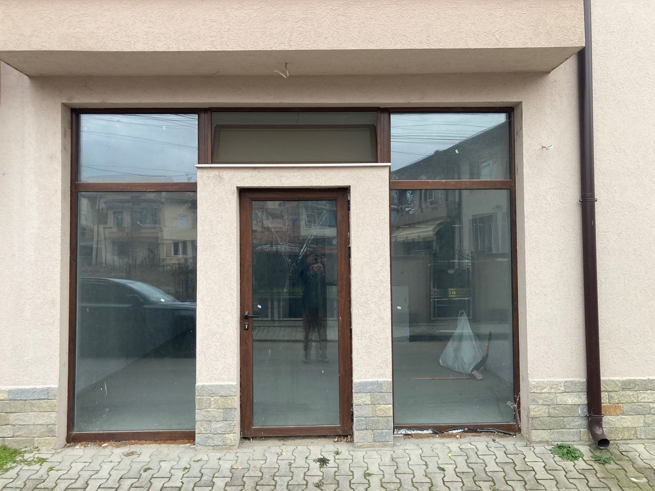 Дава се под наем Магазин в Свиленград - 50 кв.м за 255 € - Снимка #1