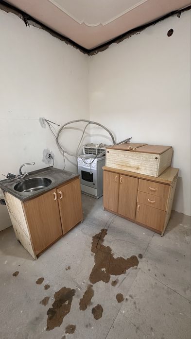 Продается кухонный гарнитур с раковиной.х