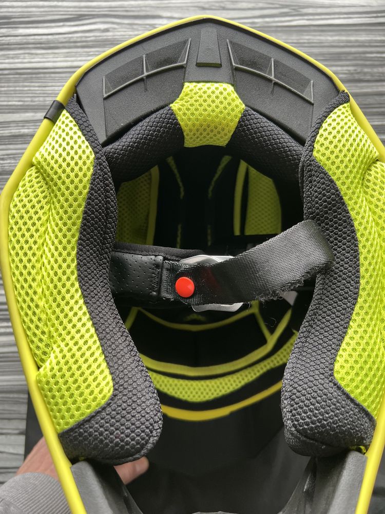 Motocross каска ROCKSTAR XL. Just1-