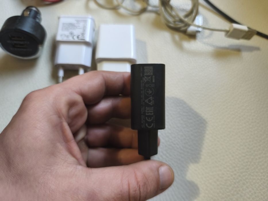 Încarcător 4bucati și cabluri telefon 50lei totul