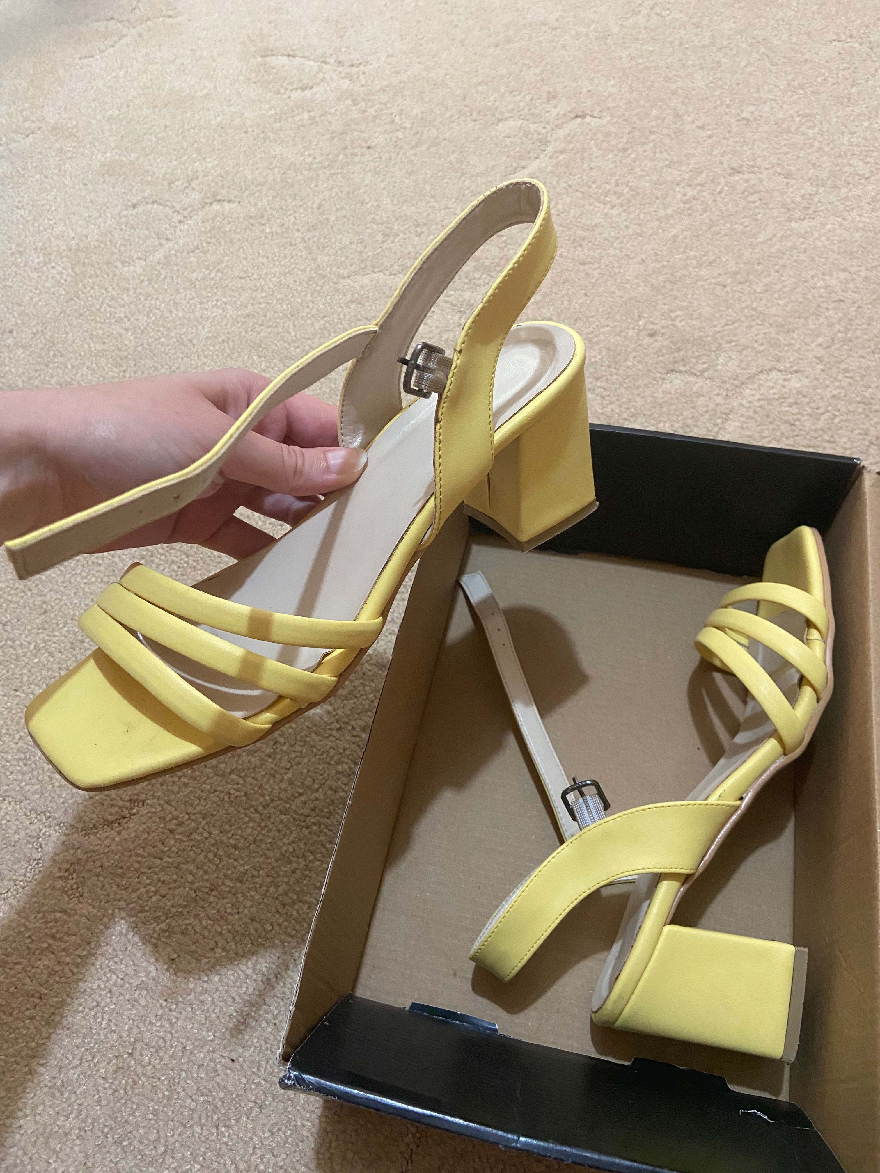 Дамски сандали жълти
