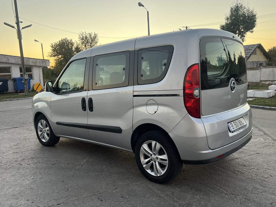 Opel Combo7 locuri , motor 1,6 diesel ,