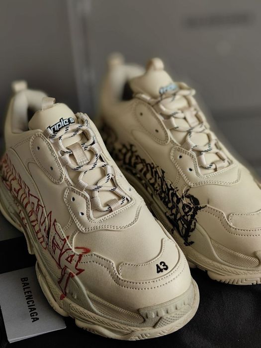 Кецове BALENCIAGA Triple S обувки маратонки