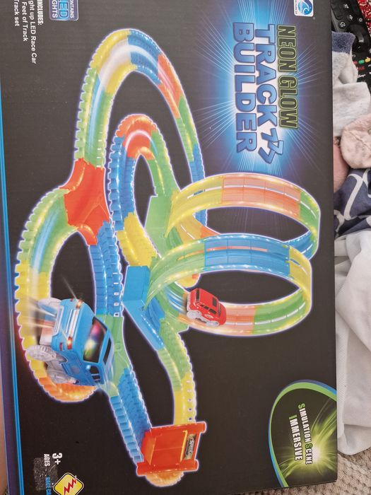 Трансформираща се писта Raya Toys - Neon Glow със светеща кола