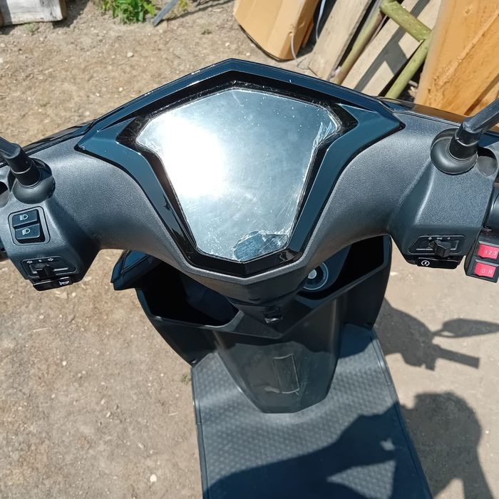 Vând scuter electric motor 1500w merge 25kmh cu limitatorul