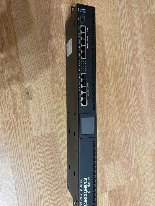 MikroTik RB3011UiAS-RM (RouterBOARD)