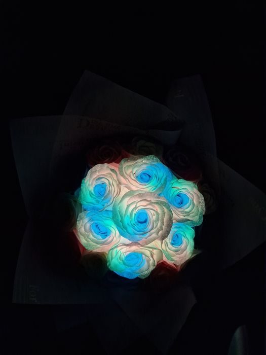 Buchet de trandafiri de sapun flori FOSFORESCENTE
