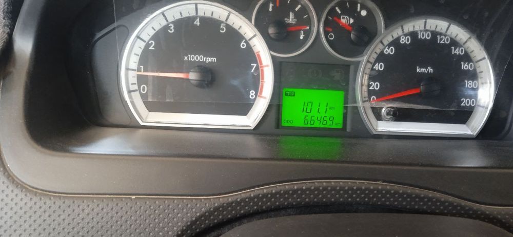 Nexia 3 mexanika 2 pozitsiya magical pultlari bor . Chehollari bor.