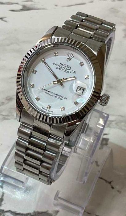 Чисто нов дамски луксозен часовник с кутийка и възглавичка, Rolex.