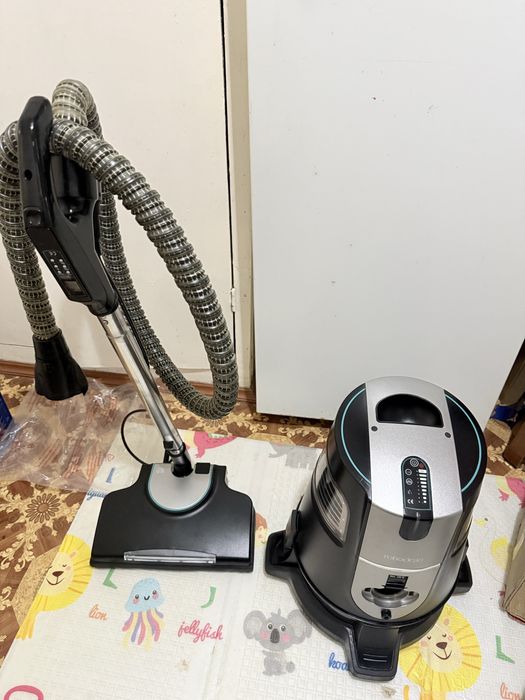 Аура Робоклеан пылесос