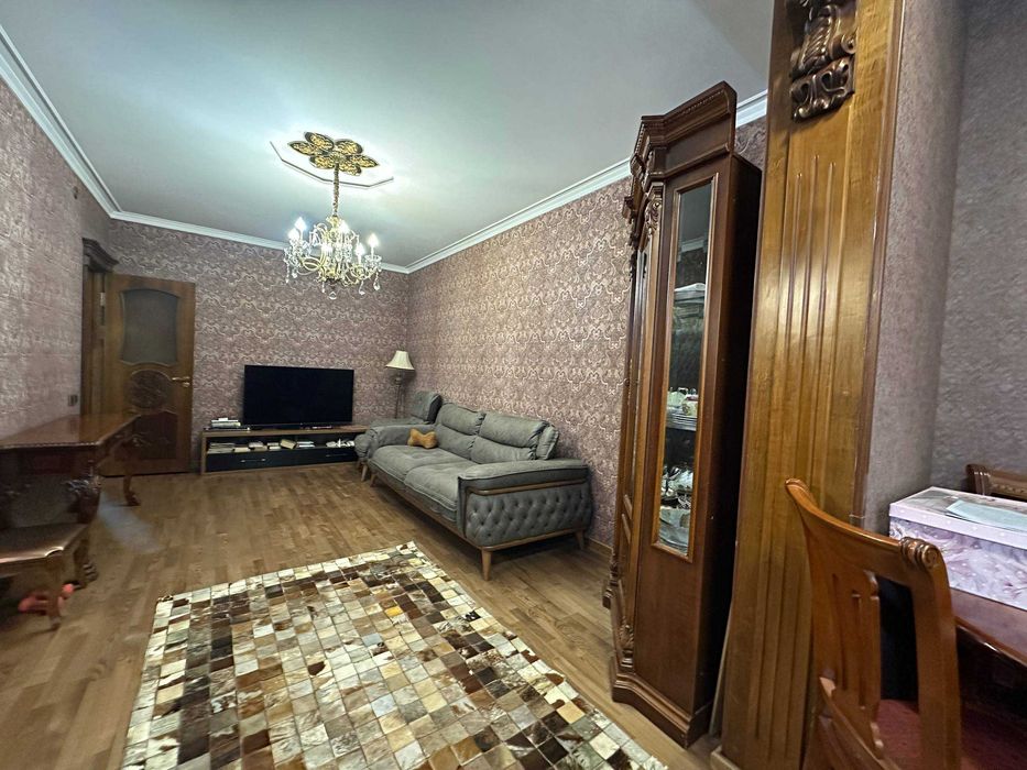 БИЙ Максим горкий Художников  4 комнатная ID01