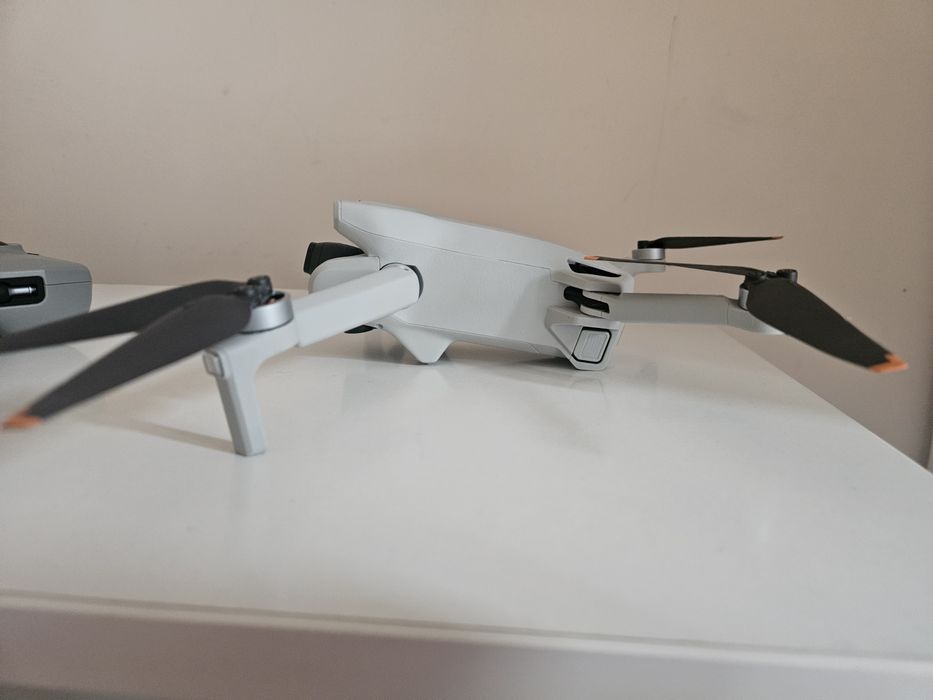Drona dji mini 3
