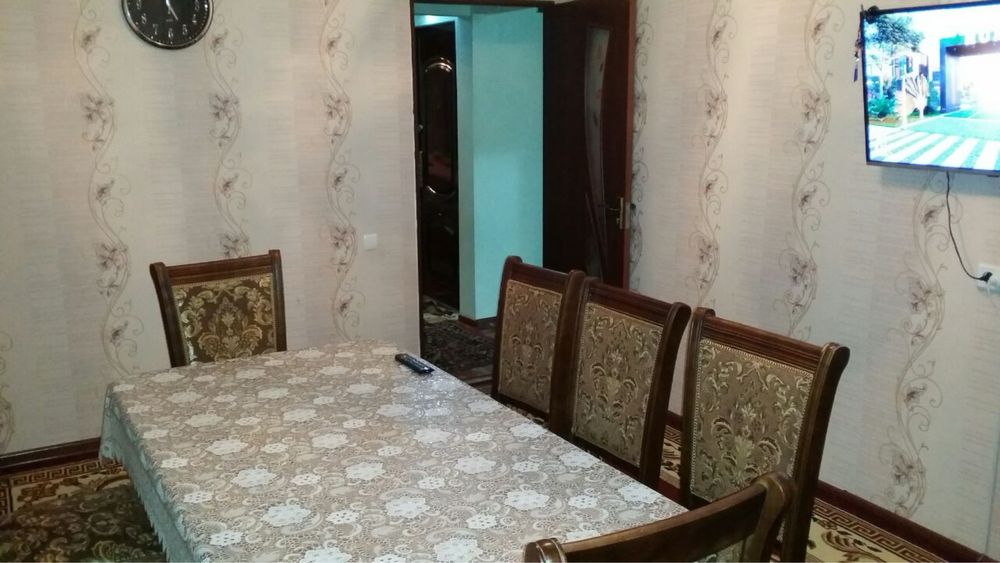 8 kishilik Stol va stullari bilan sotiladi