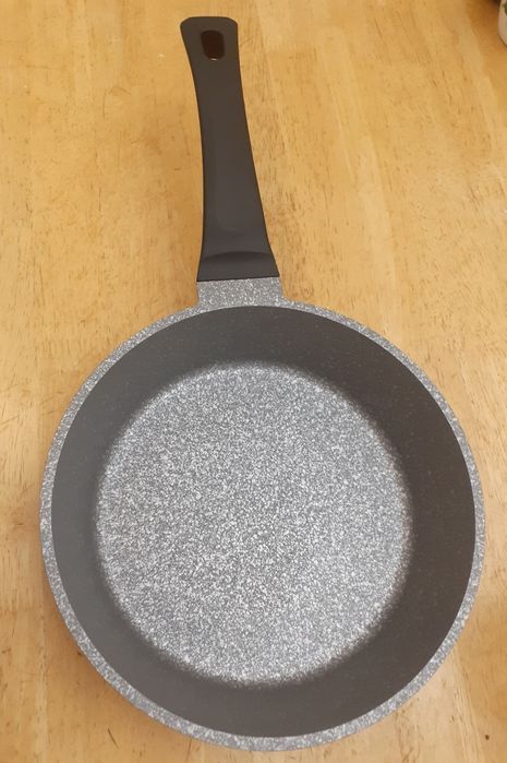 новая сковорода 24 см
