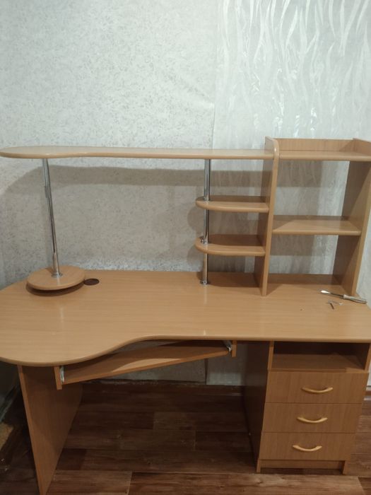 Продается письменный стол