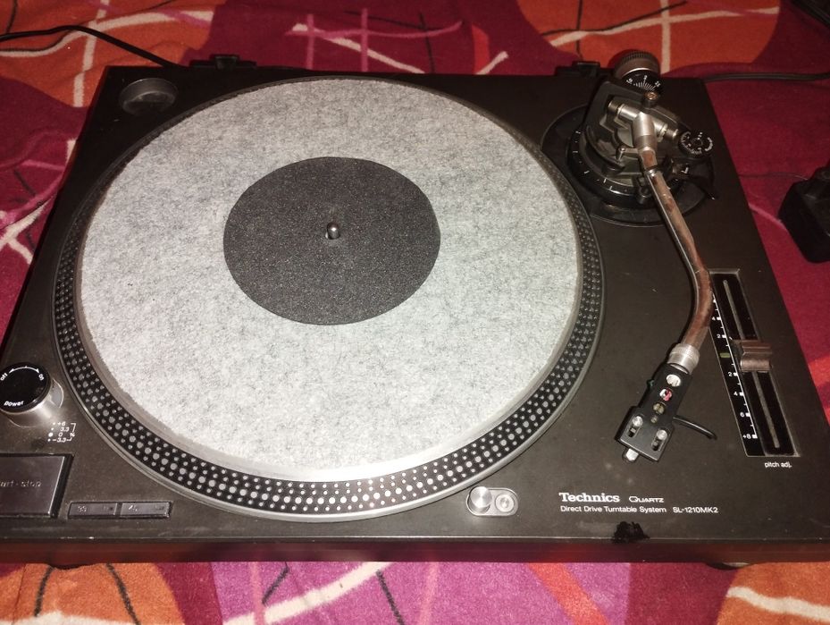 Виниловый проигрыватель Technics SL-1210MK2