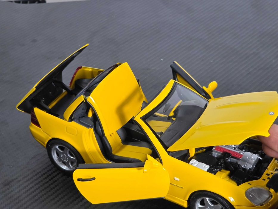 Macheta Auto 1/18 UT Models Mercedes Benz SLK AMG
