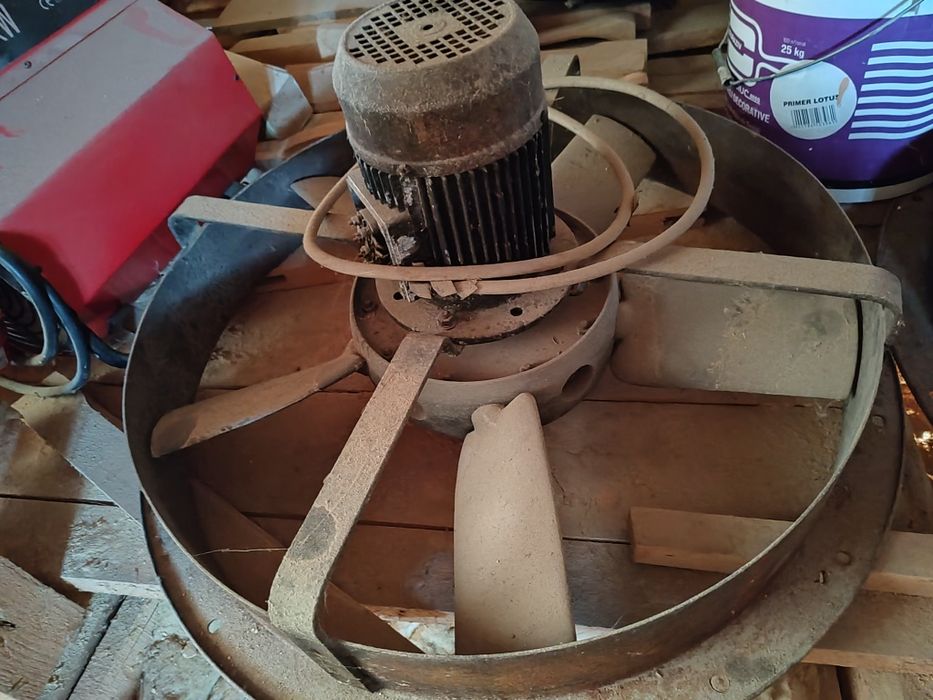 Vind  2 ventilatoare pt. Uscător cherestea.