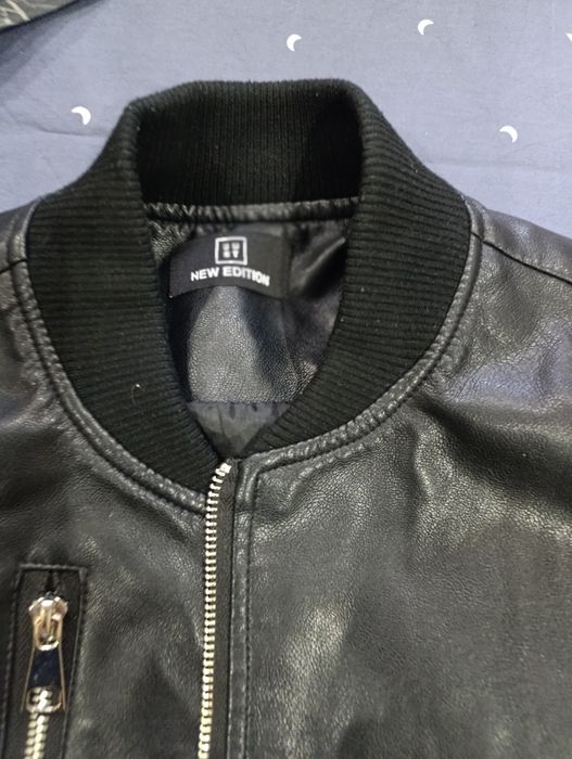 Классная фирменная куртка,хорошего качества,одели раз пять.