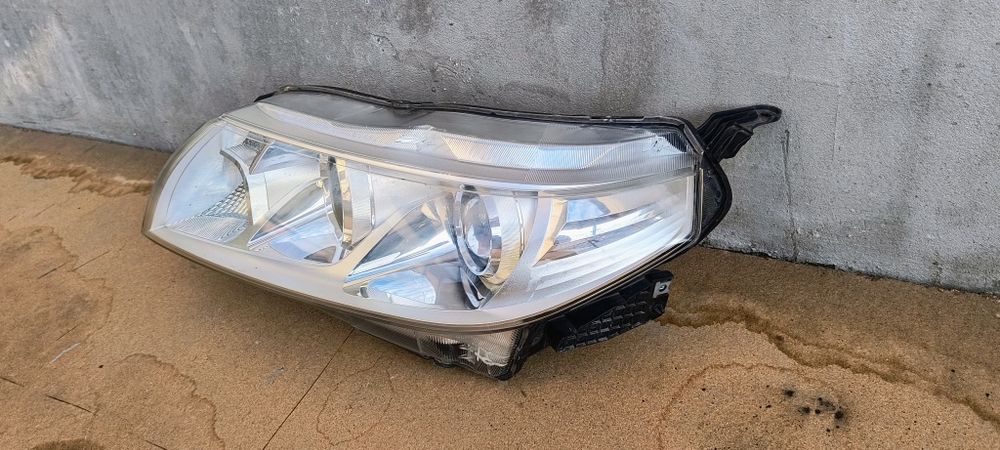 Far stanga suzuki vitara dupa anul 2014 original