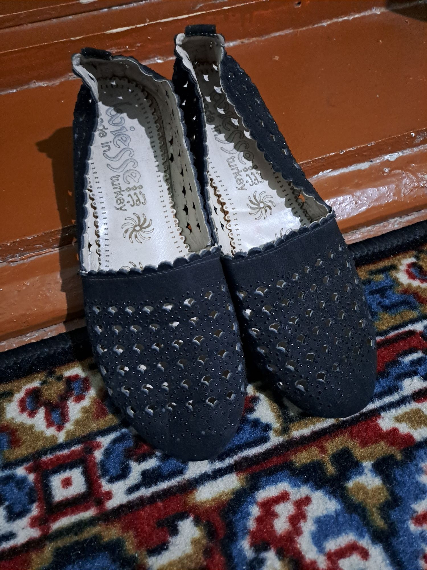 Ayol-qizlar uchun oyoq kiyim