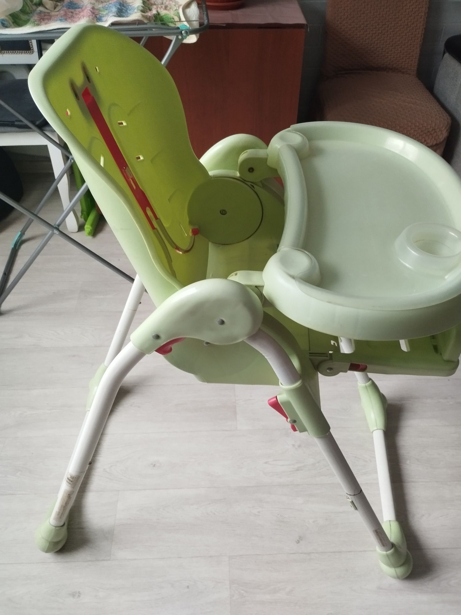 Продам стульчик для кормления без чехла
