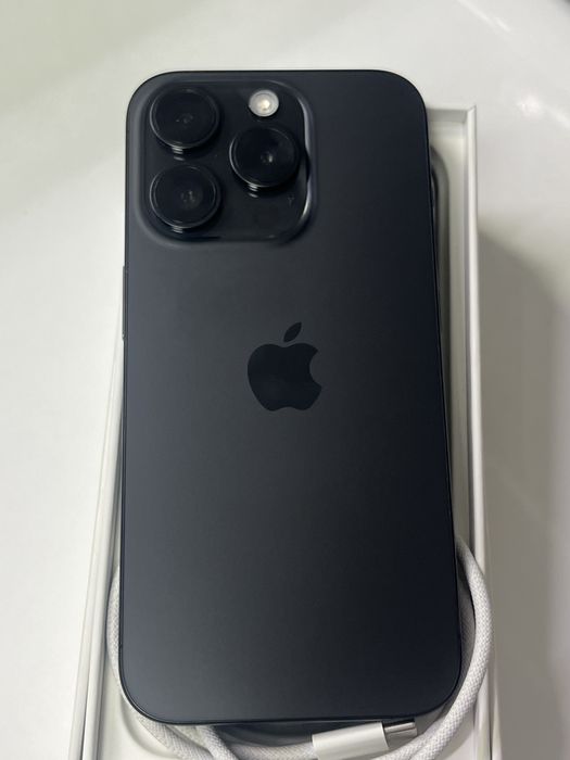 IPhone 15 Pro 256GB с кутия и кабел 91% батерия