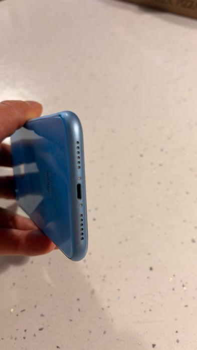 iPhone XR 128 GB, 90% батерия, две сим карти