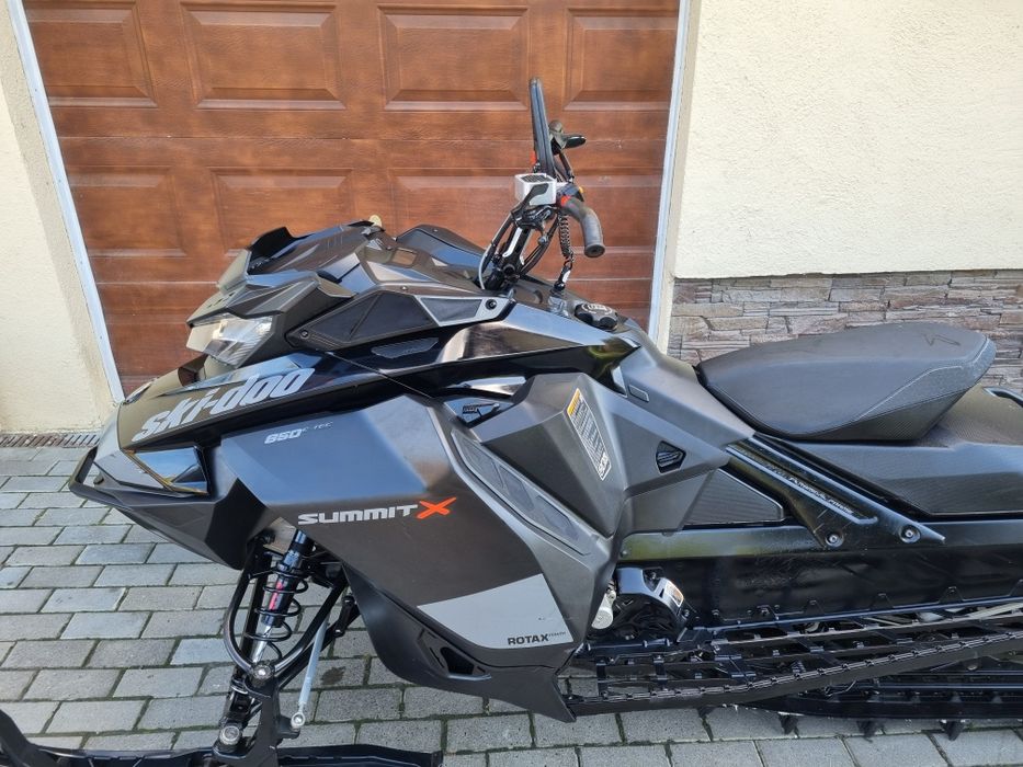 Vănd snowmobil ski doo summit 850