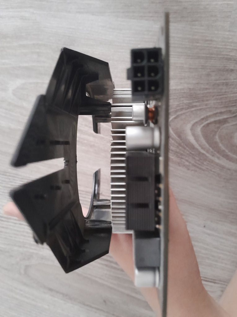 Продам видеокарта afox gtx 550ti 1024mb gddr5 192 bit