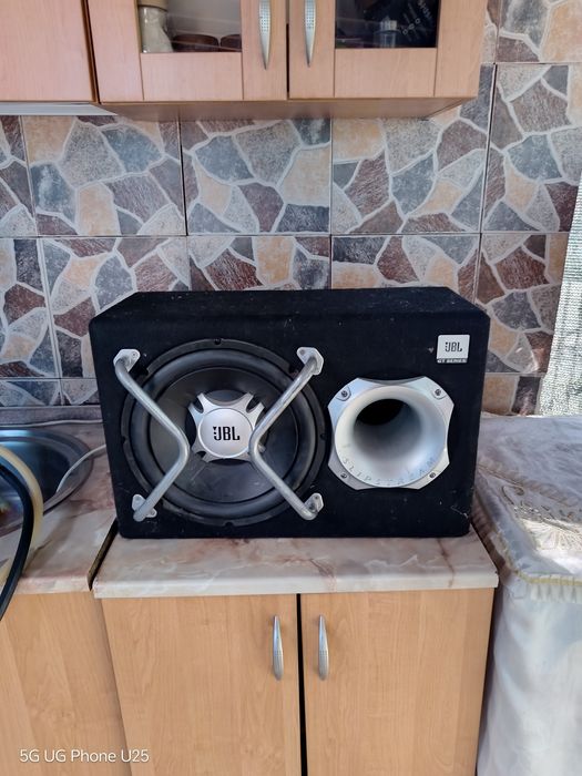 Prodava se JBL 12